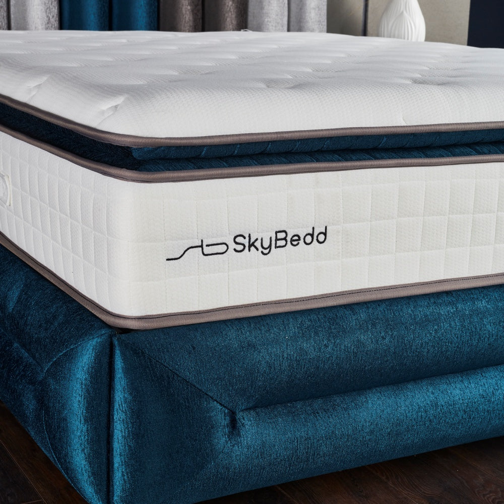 Boxspringbett / Stauraumbett "MultiBedd" Skybedd mehrfarbig mit Matratze und integriertem Stauraum