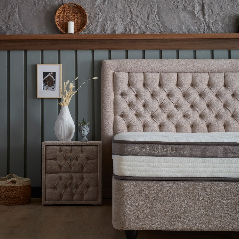 Boxspringbett / Stauraumbett  "Oxybedd" Skybedd Beige mit Matratze und integriertem Stauraum