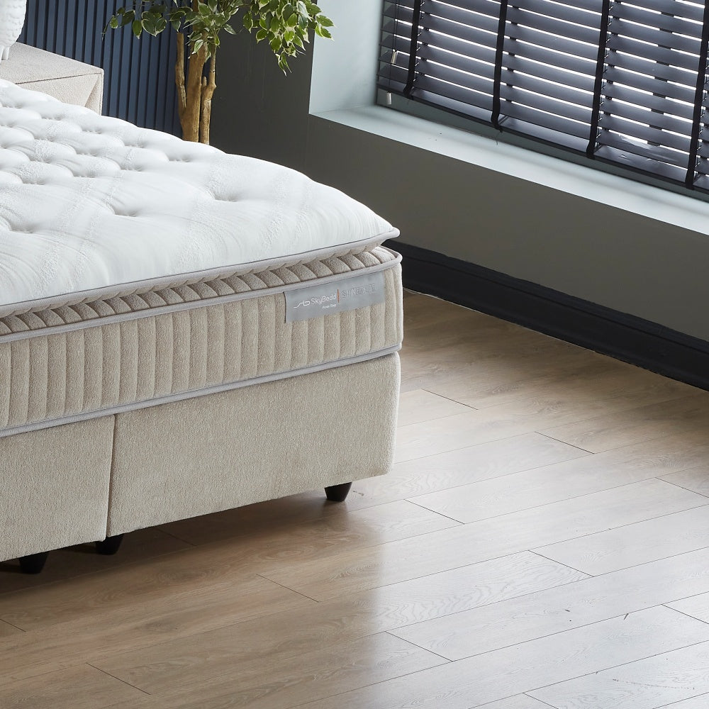 Boxspringbett / Stauraumbett "ShineBedd" Skybedd Creme mit Matratze und integriertem  Stauraum